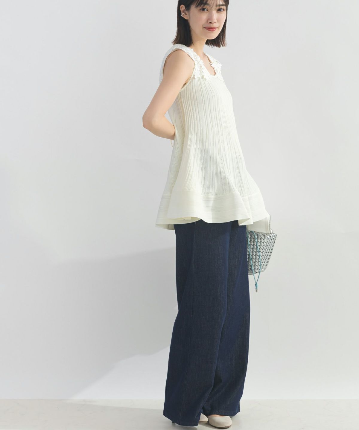 model：H162　着用サイズ：M　オフホワイト