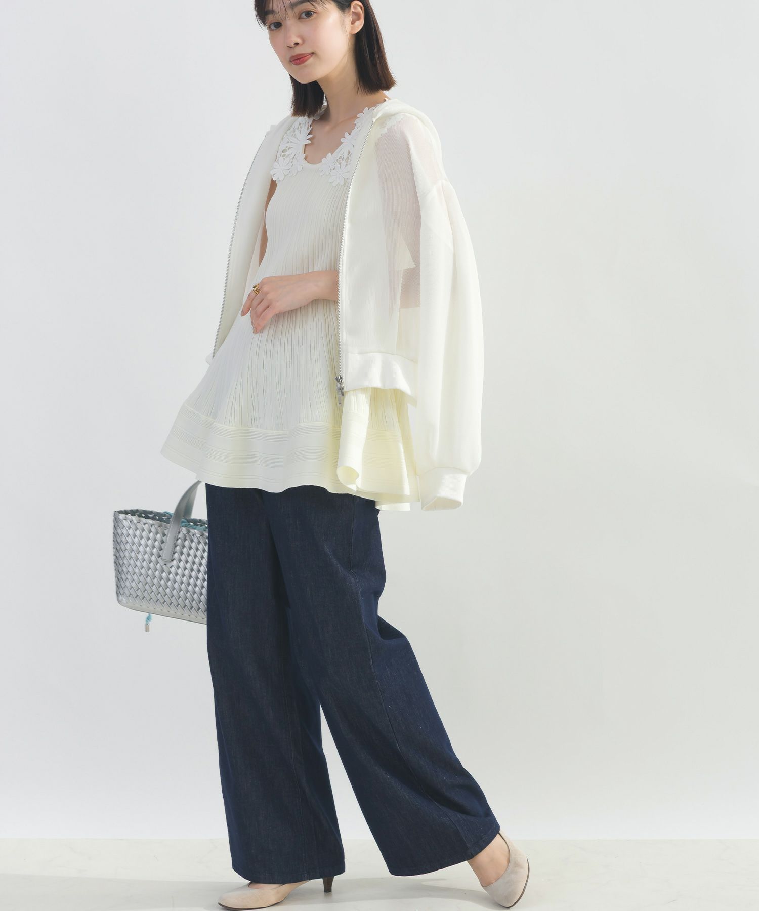 model：H162　着用サイズ：M　オフホワイト