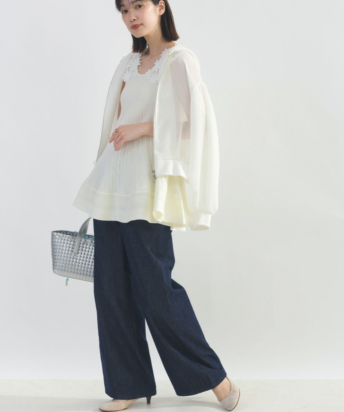 model：H162　着用サイズ：M　オフホワイト