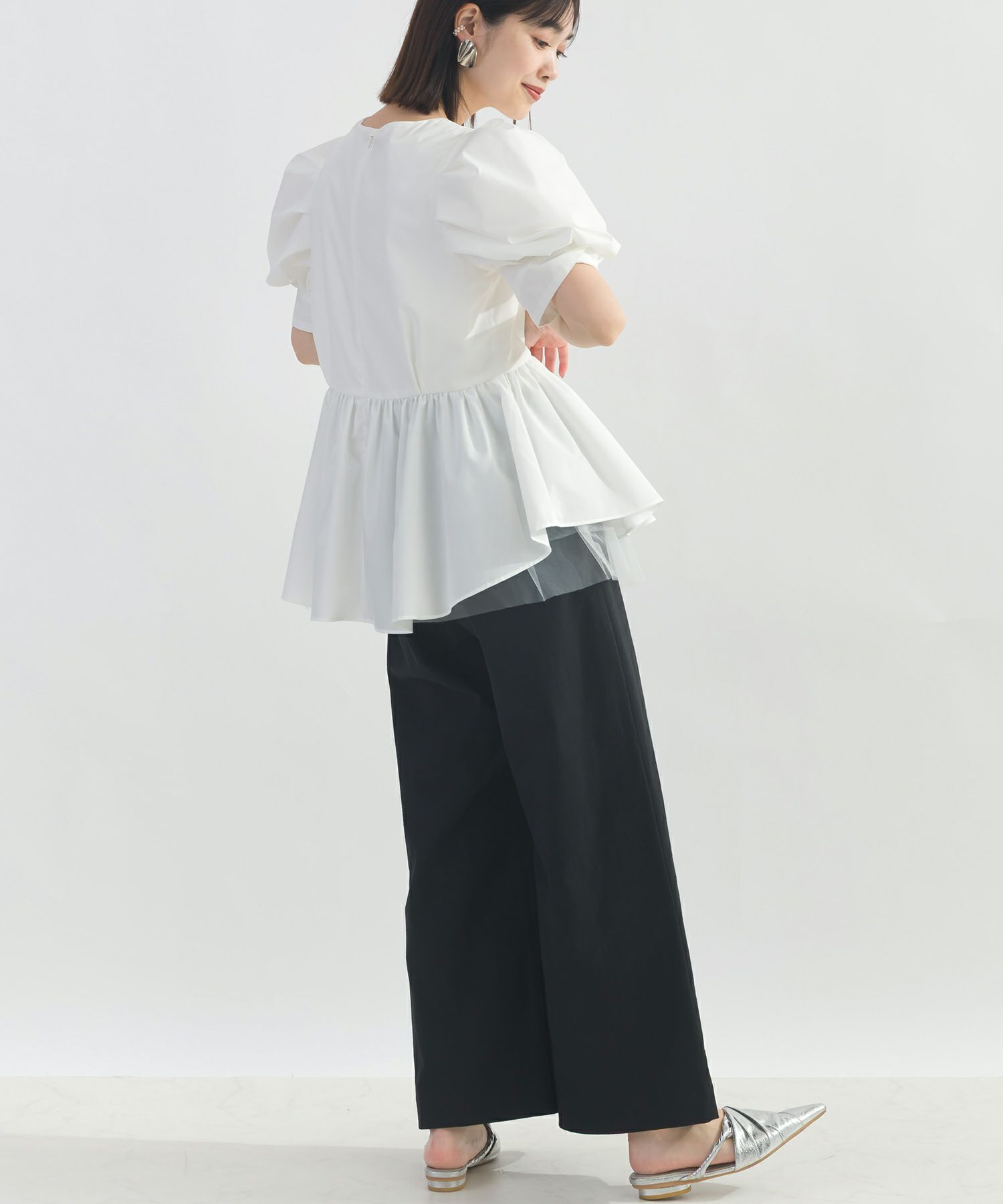 model：H162　着用サイズ：M　オフホワイト