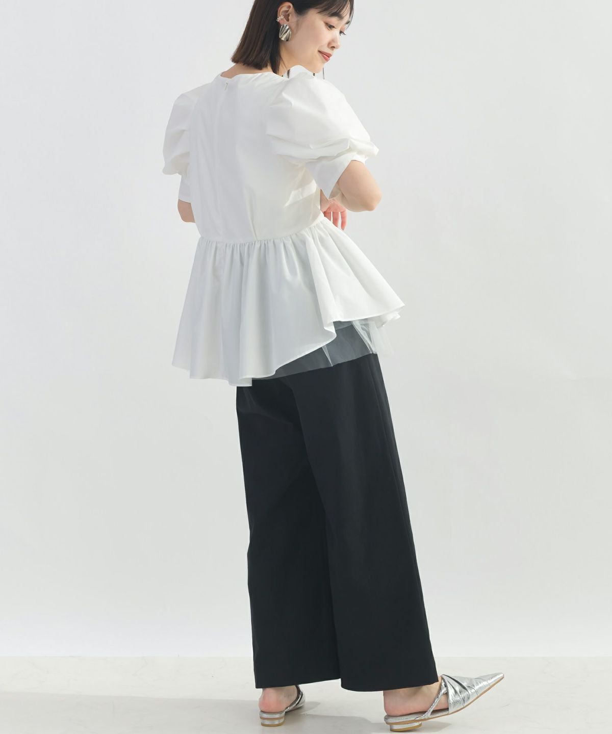 model：H162　着用サイズ：M　オフホワイト