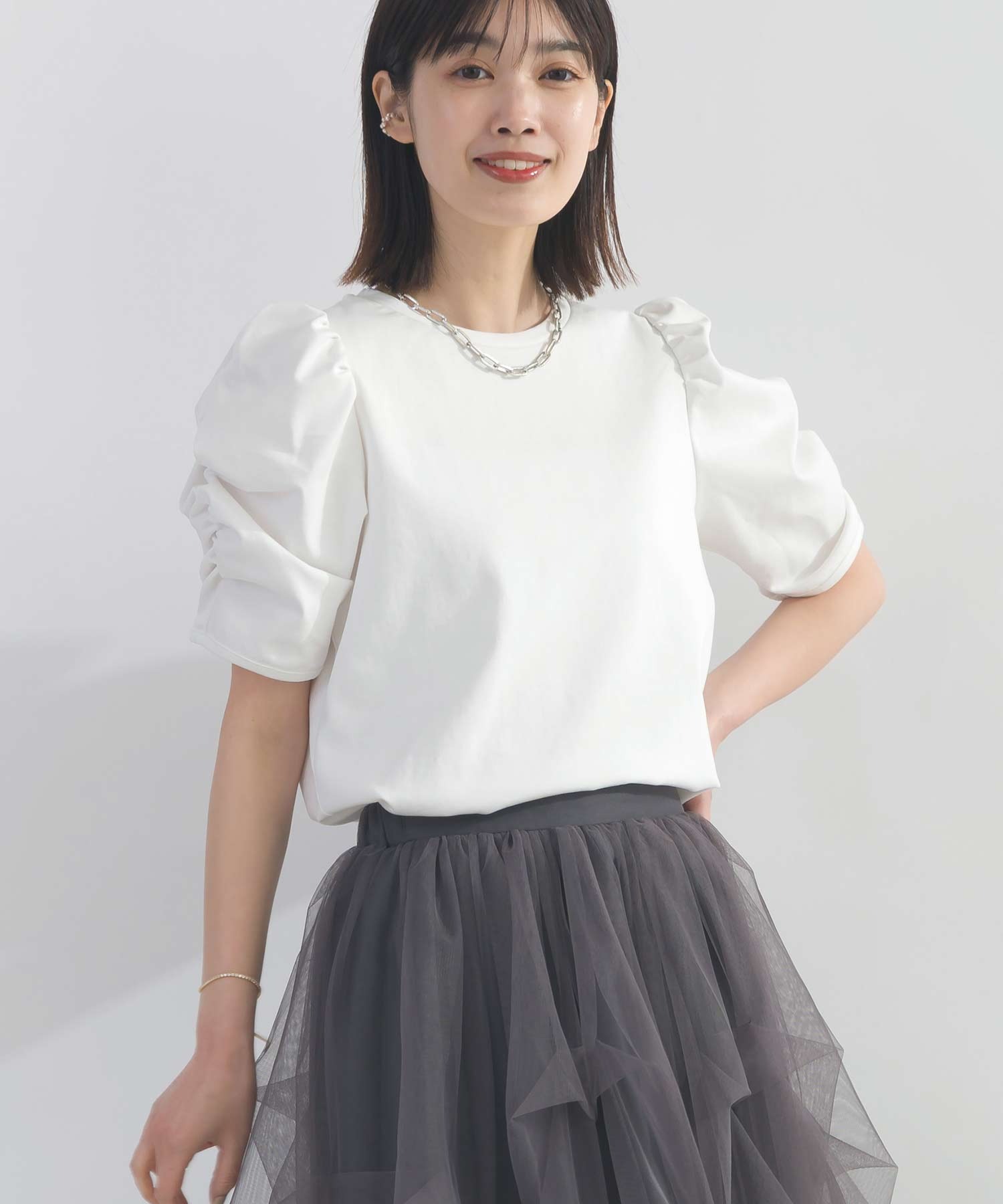model：H162　着用サイズ：M　アイボリー