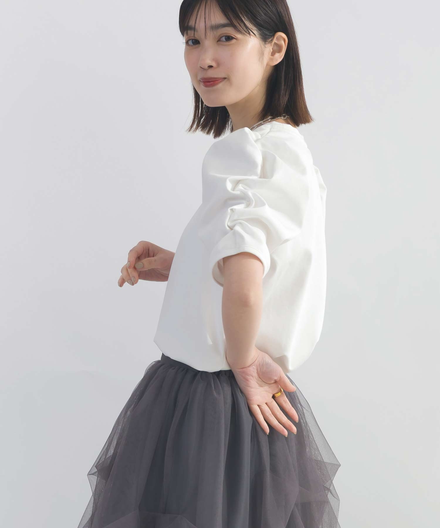 model：H160　着用サイズ：M　モカ