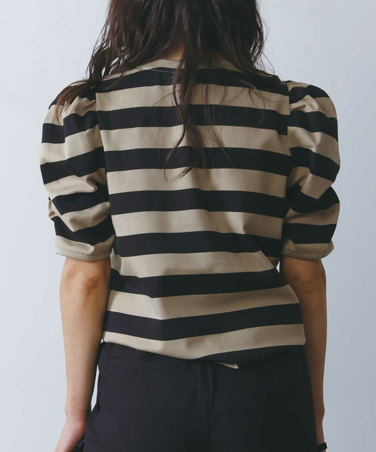 model：H160　着用サイズ：M　モカ