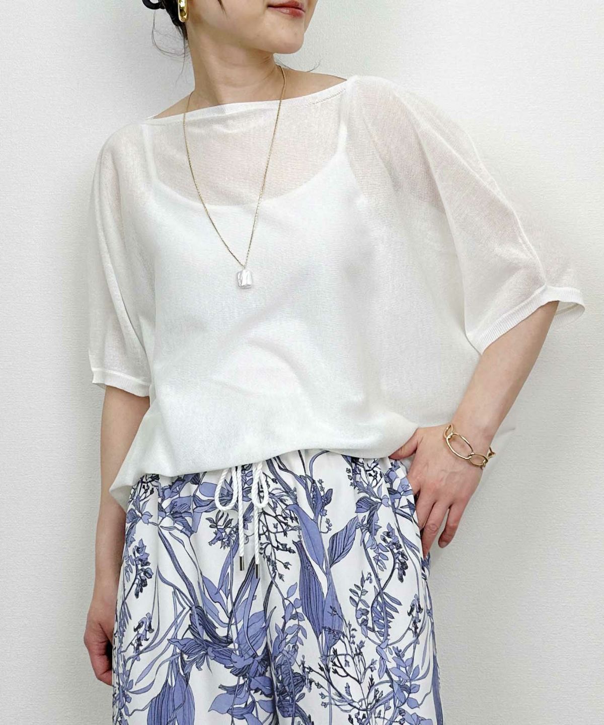 model：H164　着用サイズ：M　オフホワイト