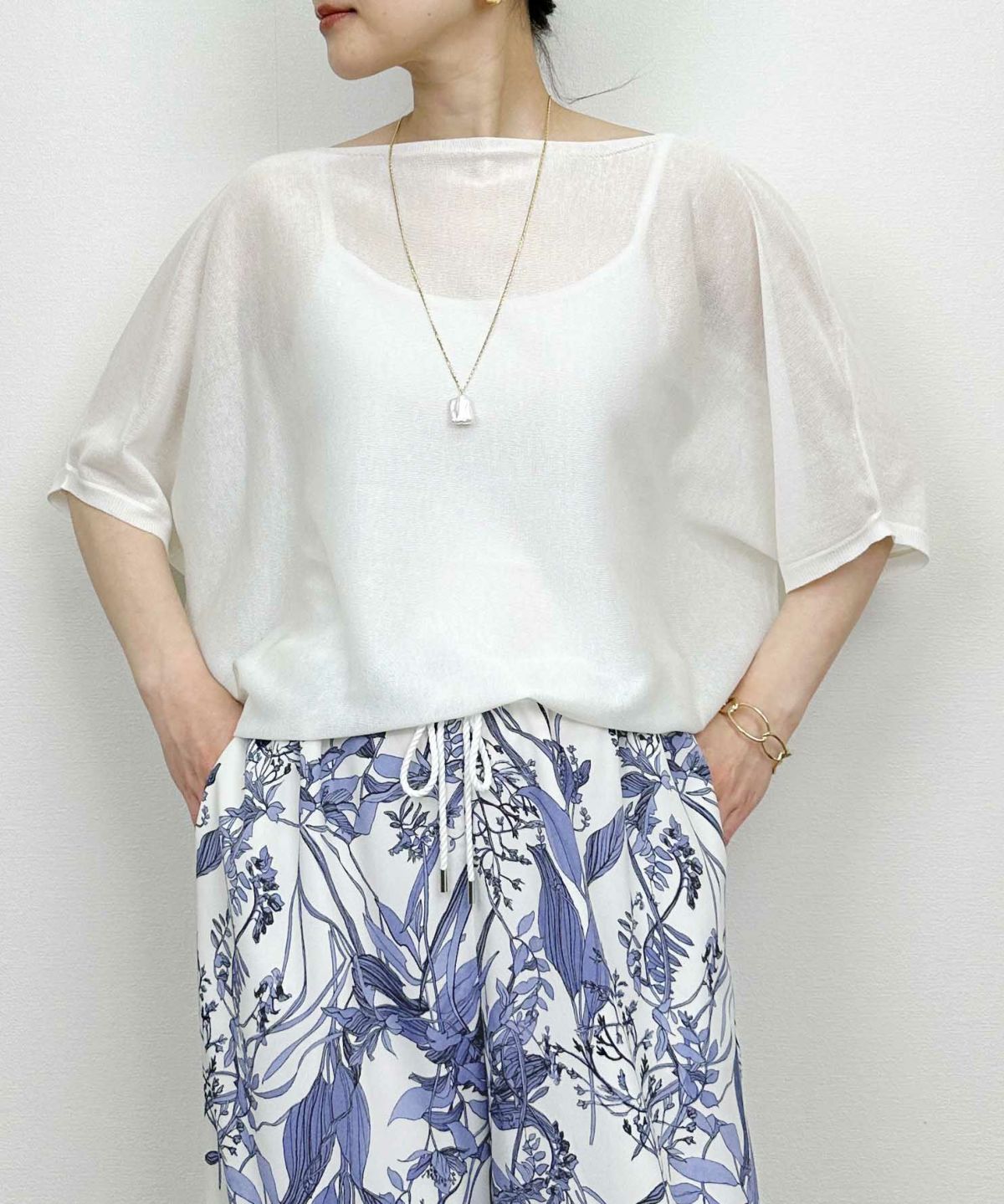 model：H164　着用サイズ：M　オフホワイト