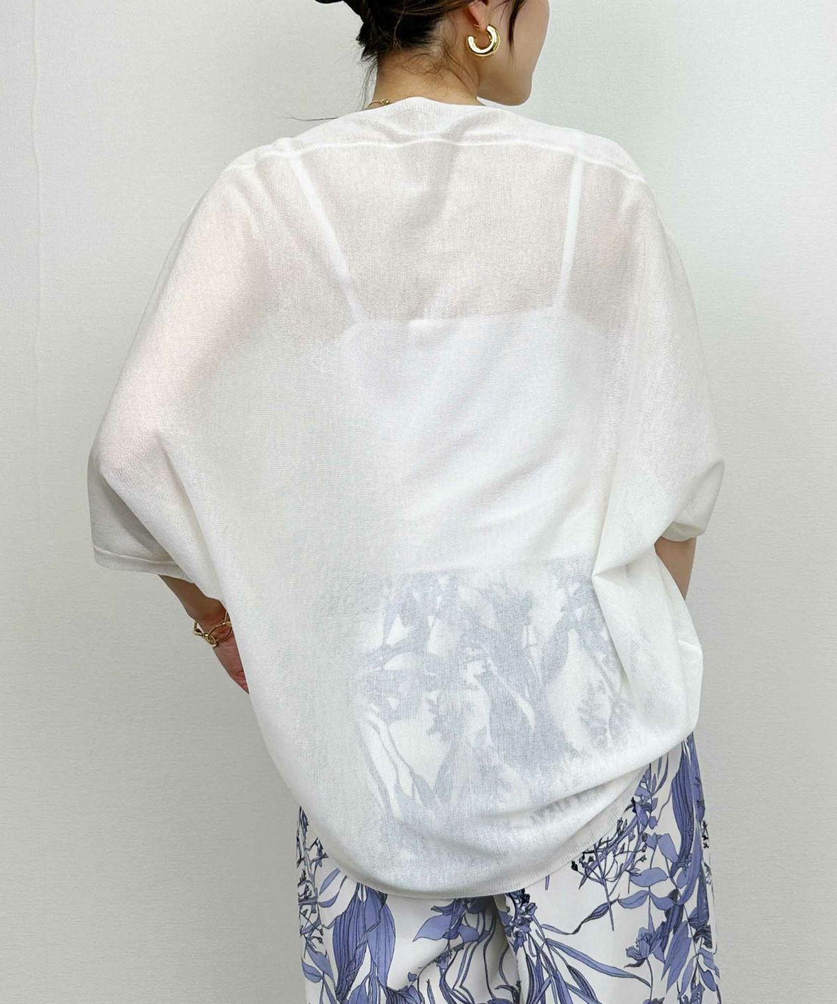 model：H164　着用サイズ：M　オフホワイト