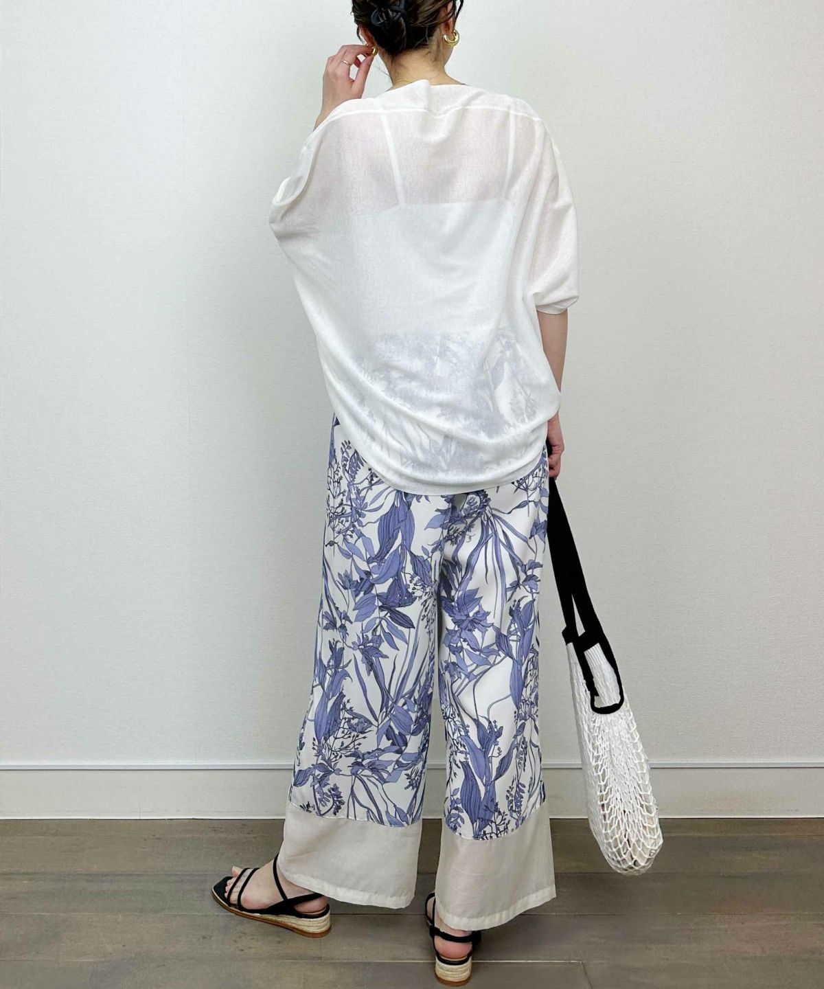 model：H164　着用サイズ：M　オフホワイト