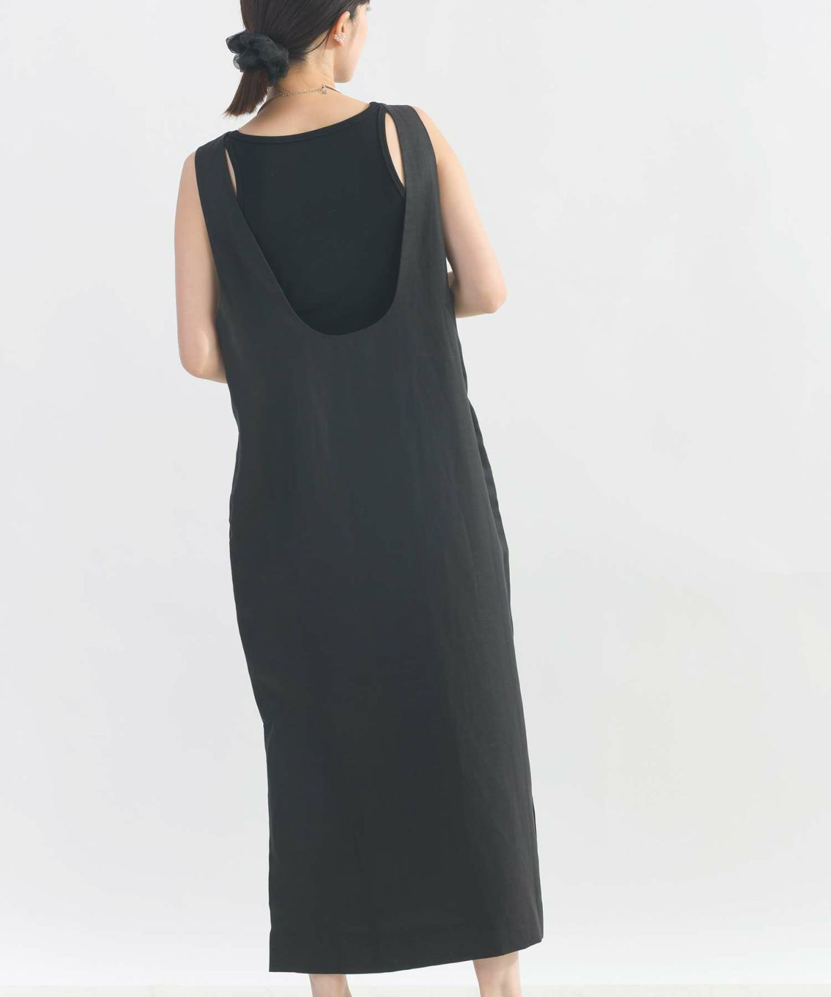 model：H162　着用サイズ：M　ブラック　スクエアネックver