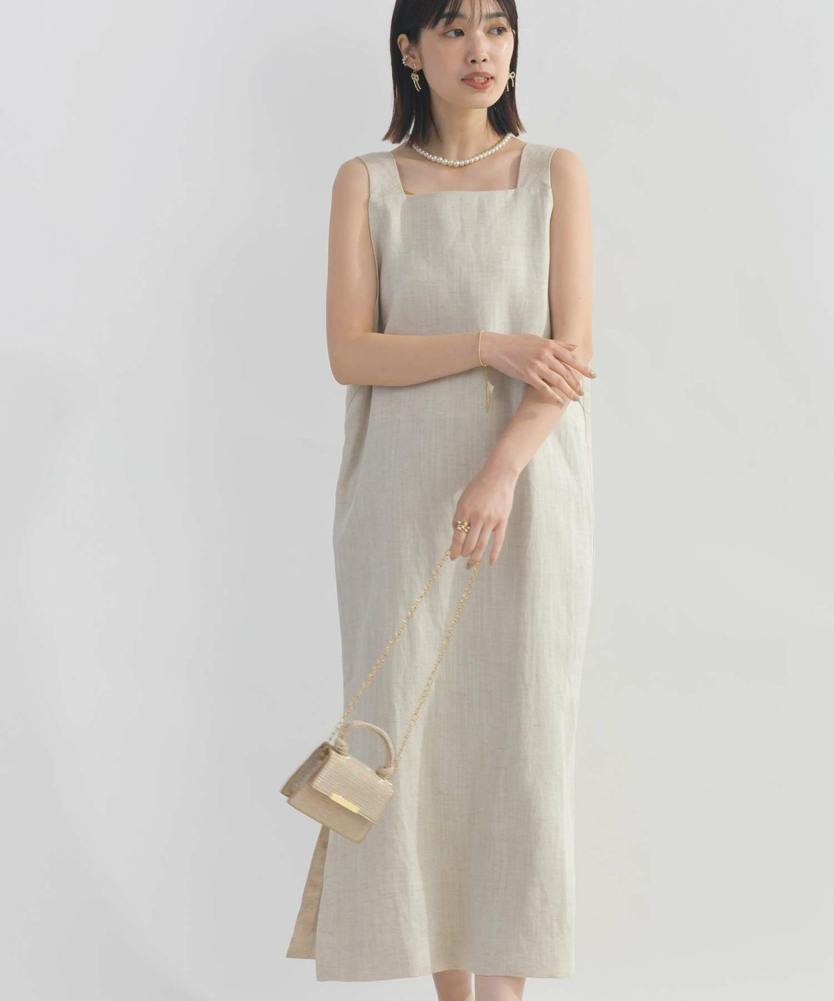 model：H162　着用サイズ：M　ベージュ　スクエアネックver