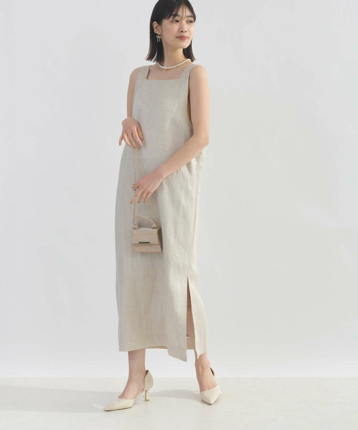 model：H162　着用サイズ：M　ベージュ　スクエアネックver