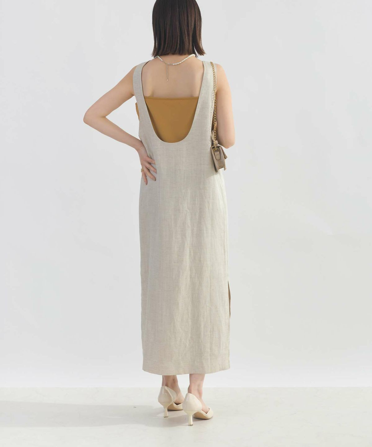 model：H162　着用サイズ：M　ベージュ　スクエアネックver