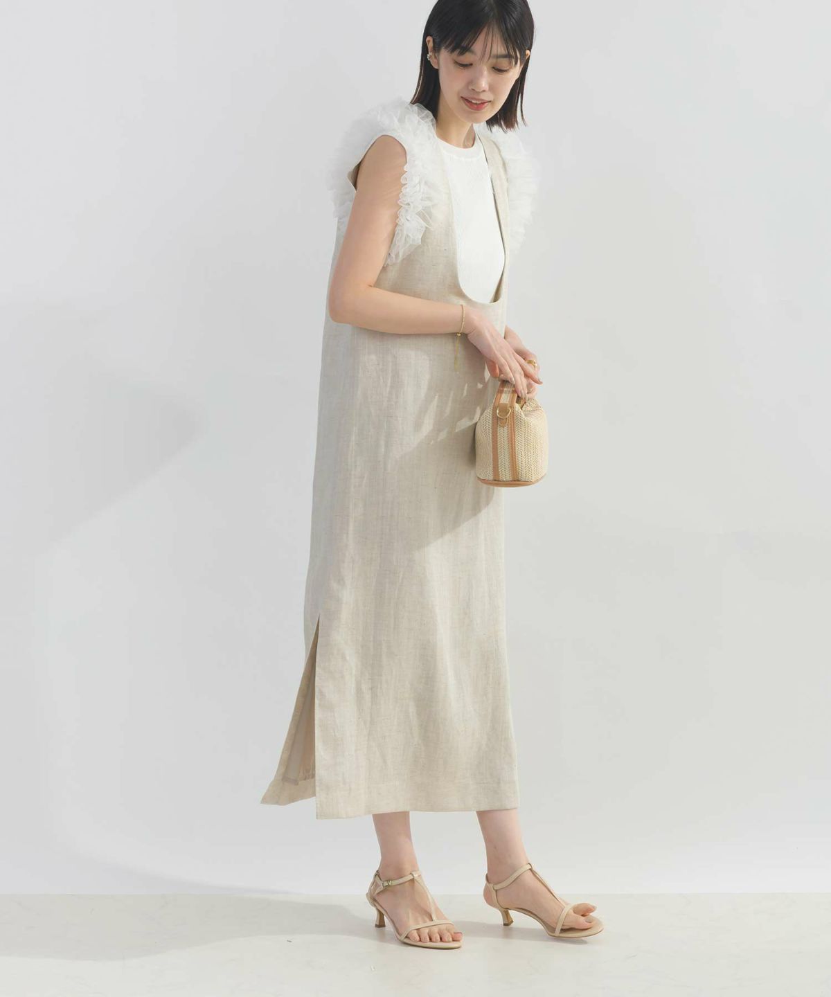 model：H162　着用サイズ：M　ベージュ　Uネックver