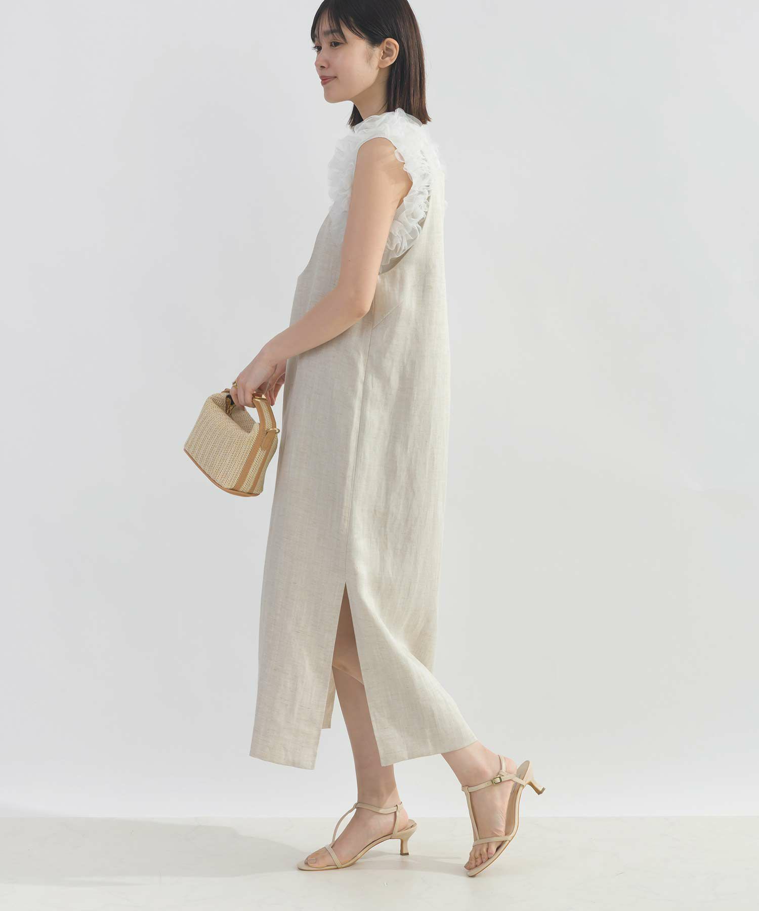 model：H162　着用サイズ：M　ベージュ　Uネックver