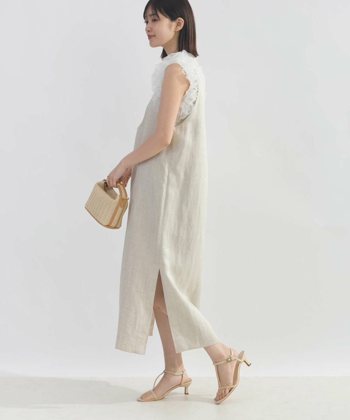 model：H162　着用サイズ：M　ベージュ　Uネックver