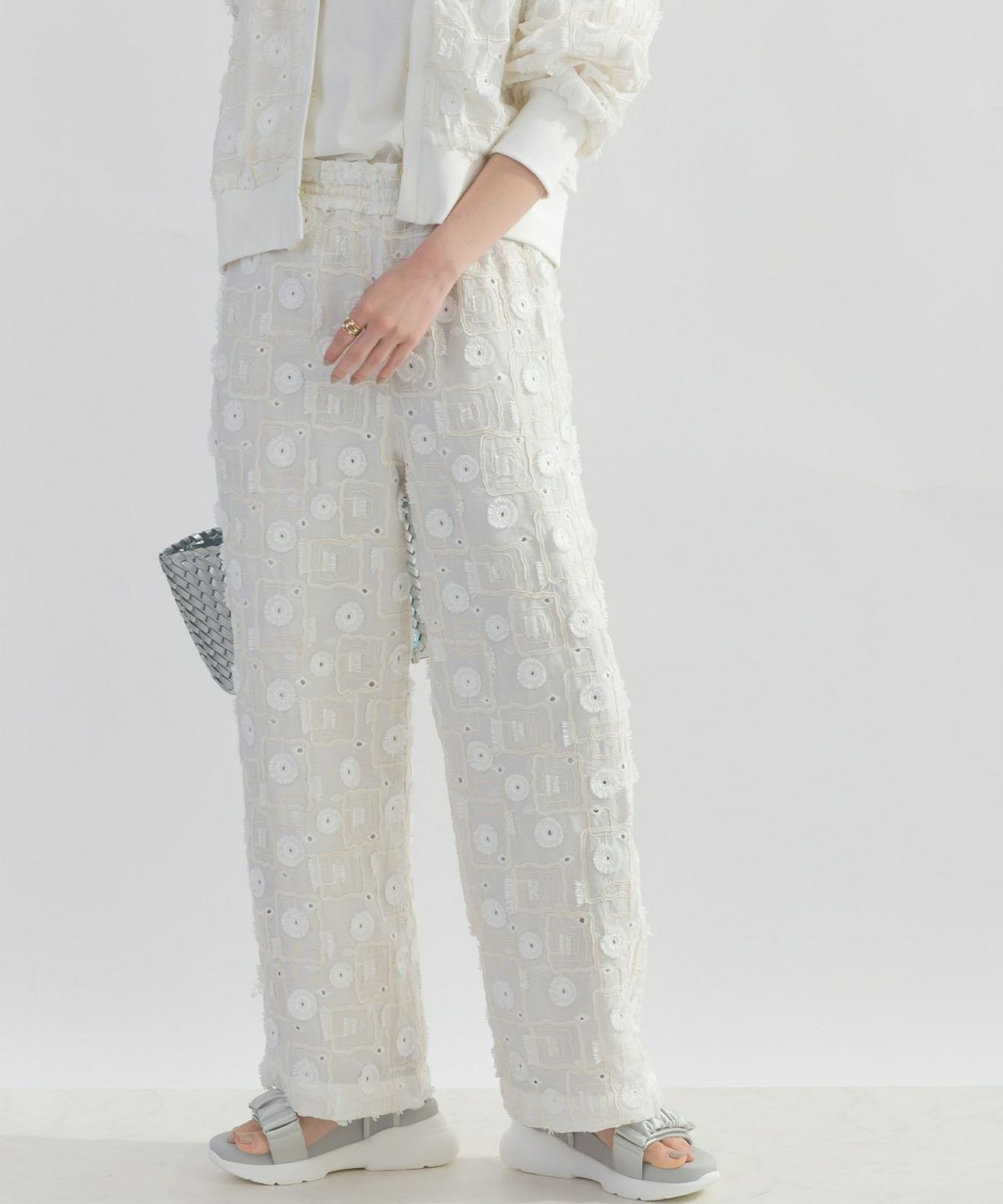 model：H162　着用サイズ：M　オフホワイト（セットアップで）