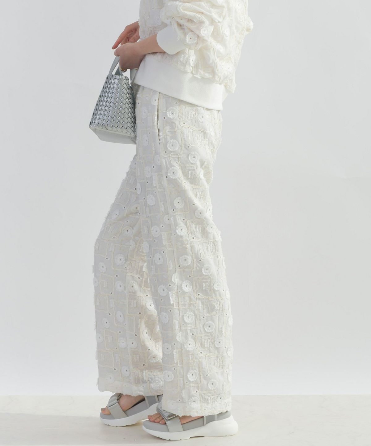 model：H162　着用サイズ：M　オフホワイト（セットアップで）