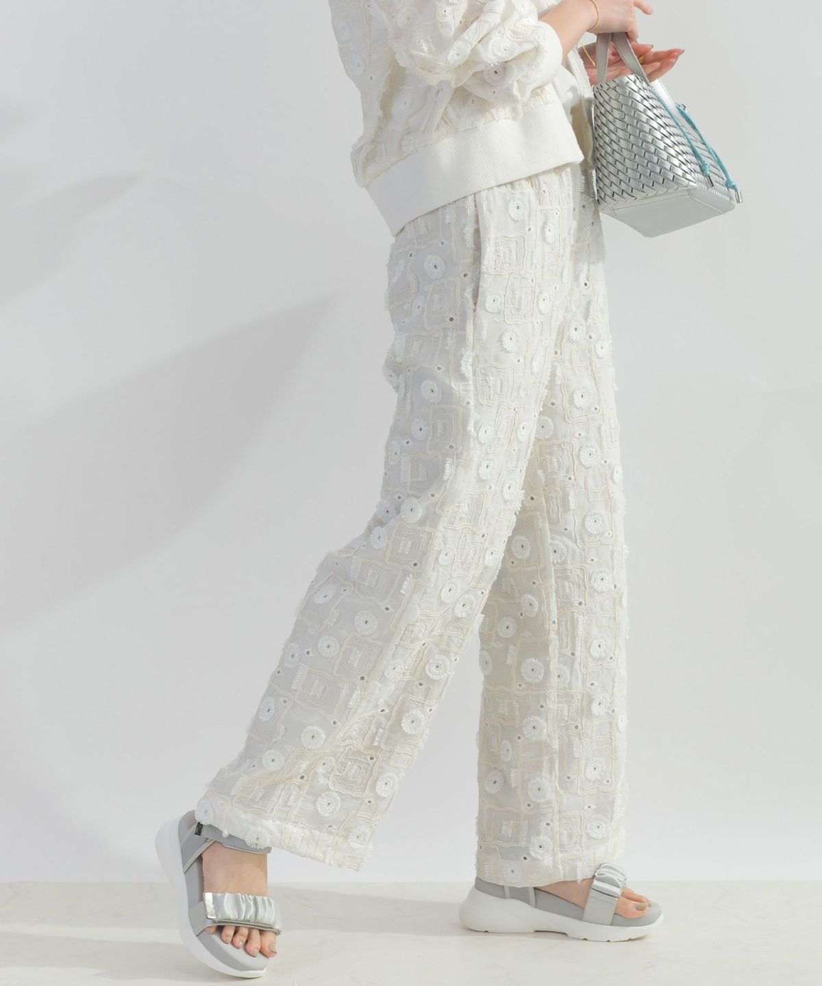 model：H162　着用サイズ：M　オフホワイト（セットアップで）