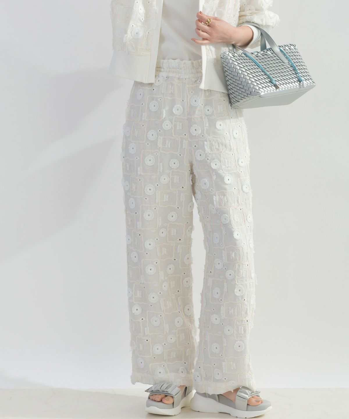 model：H162　着用サイズ：M　オフホワイト（セットアップで）