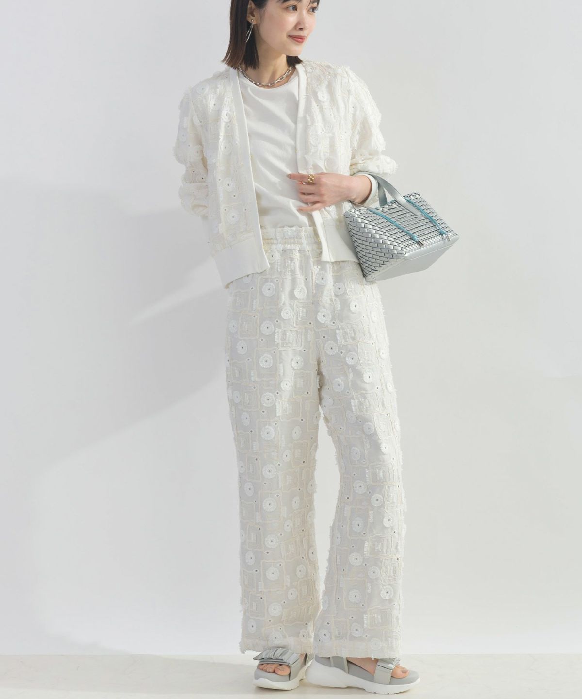 model：H162　着用サイズ：M　オフホワイト（セットアップで）