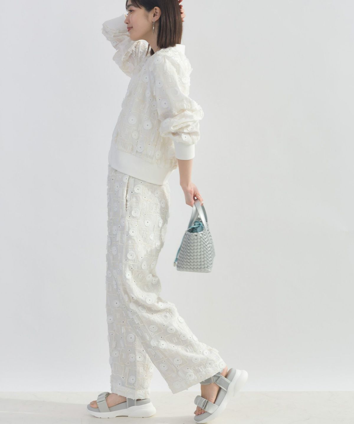 model：H162　着用サイズ：M　オフホワイト（セットアップで）