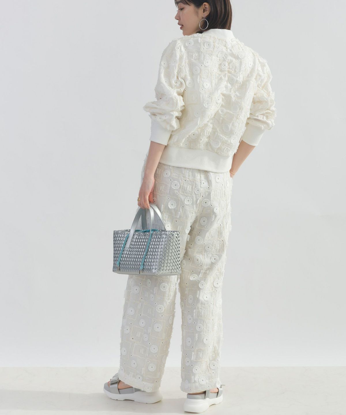 model：H162　着用サイズ：M　オフホワイト（セットアップで）