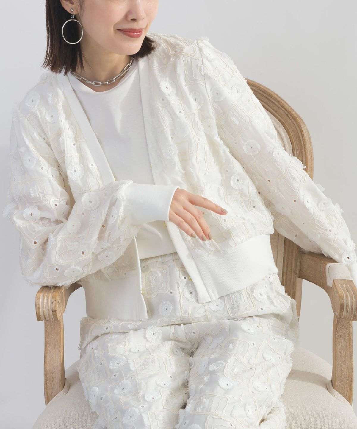 model：H162　着用サイズ：M　オフホワイト（セットアップで）