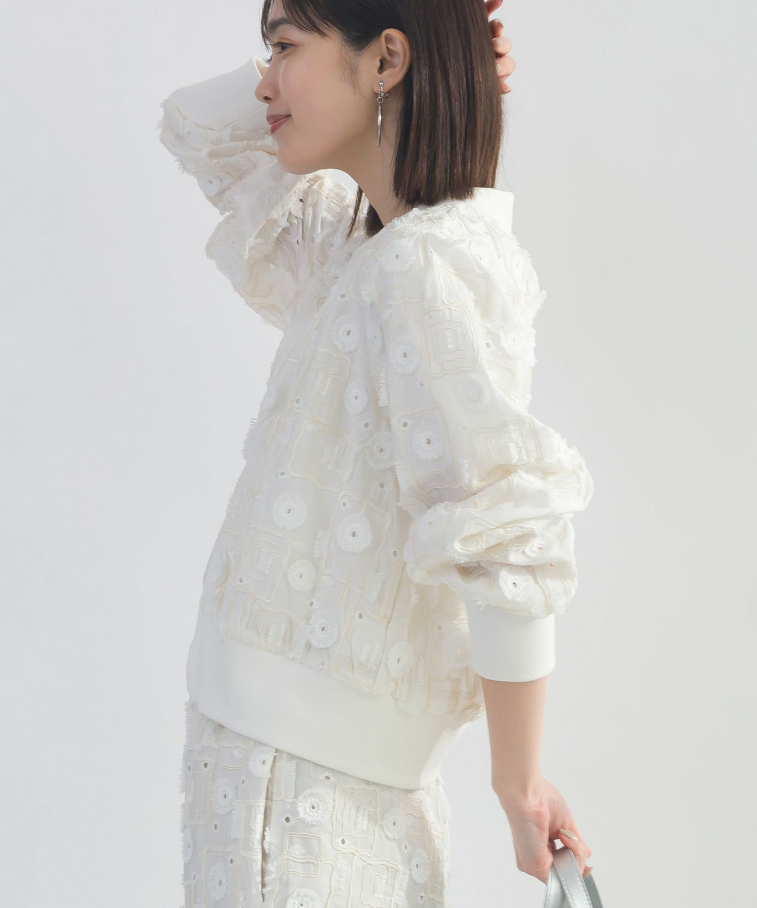 model：H162　着用サイズ：M　オフホワイト（セットアップで）