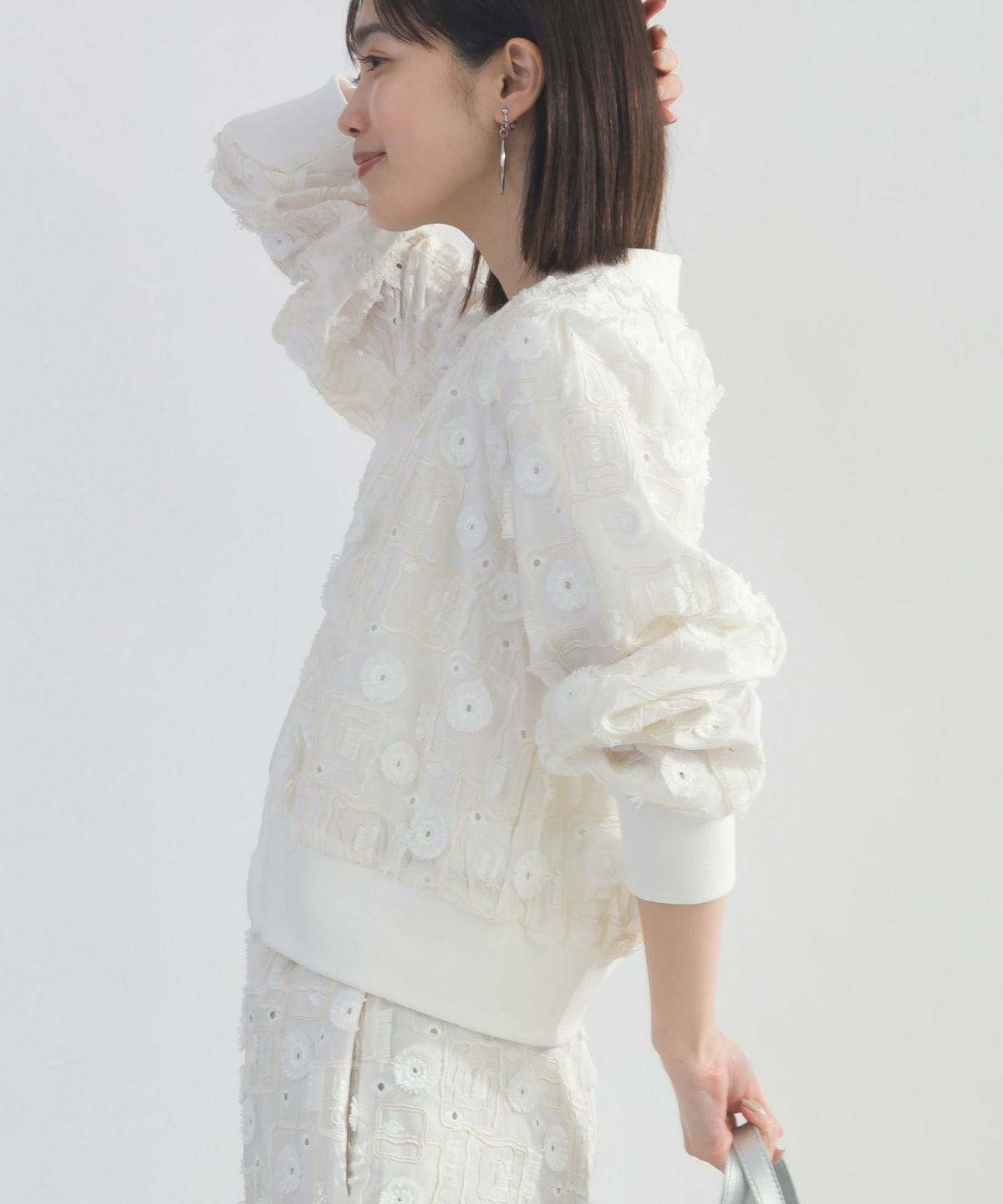 model：H162　着用サイズ：M　オフホワイト（セットアップで）