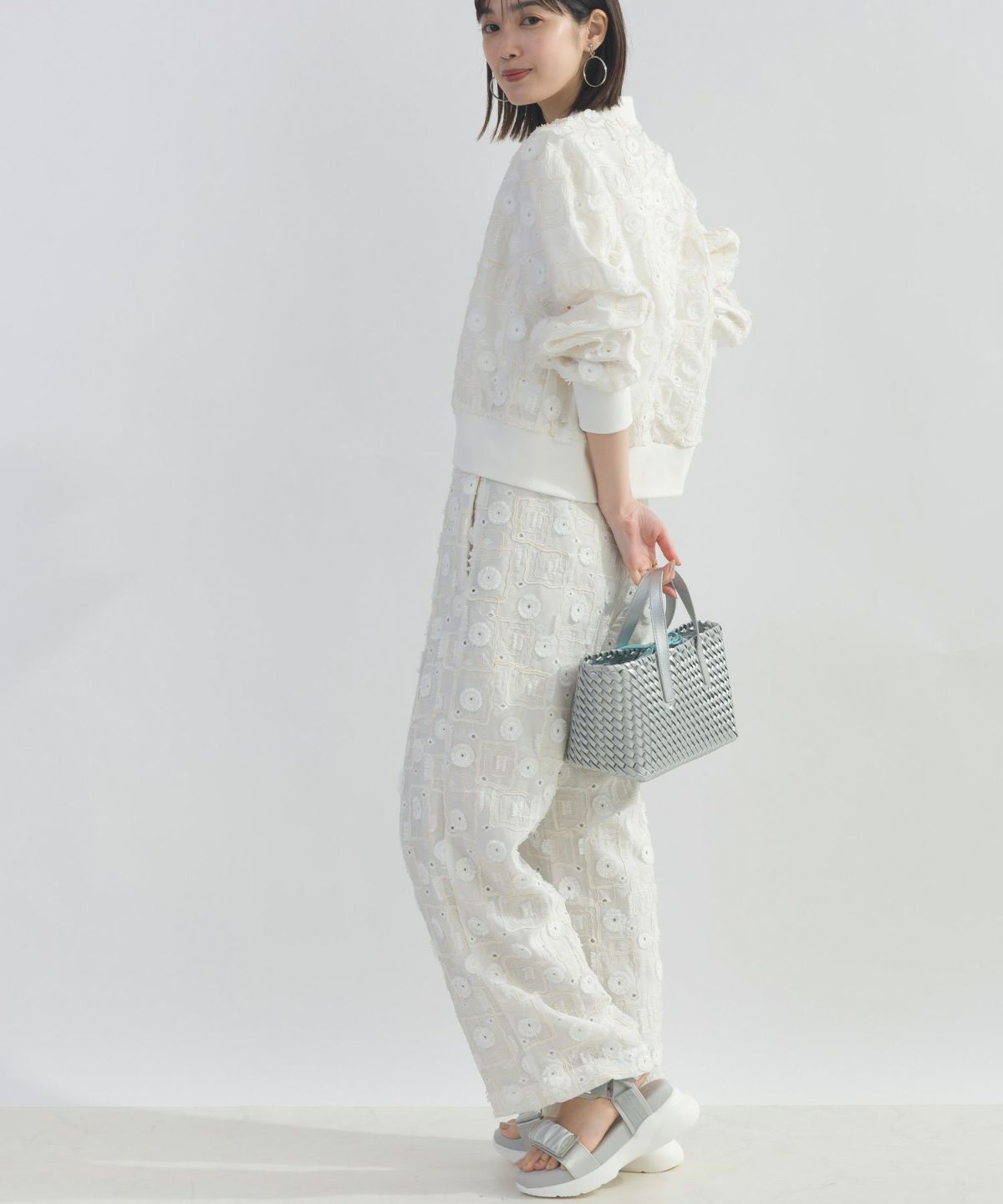 model：H162　着用サイズ：M　オフホワイト（セットアップで）