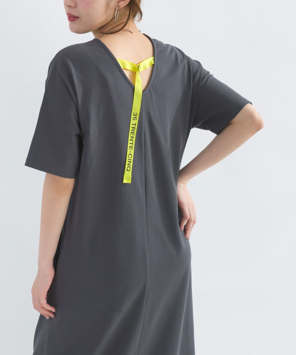 model：H165　着用サイズ：M　チャコールグレー