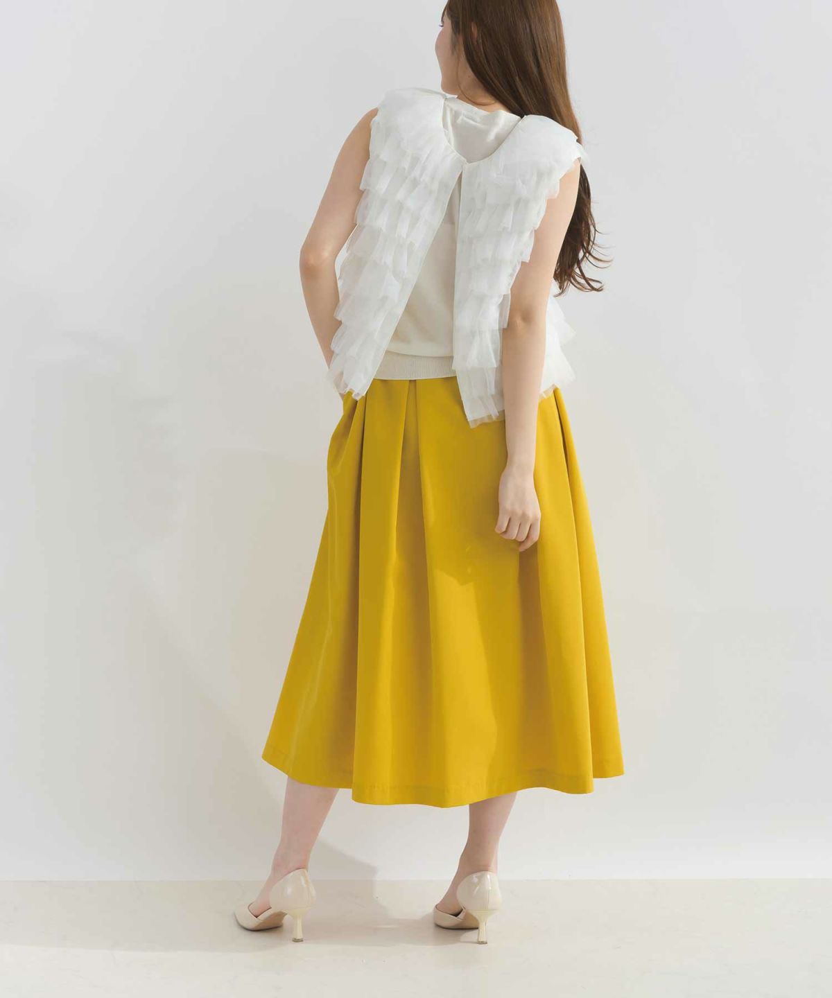 model：H165　着用サイズ：M　オフホワイト後ろ