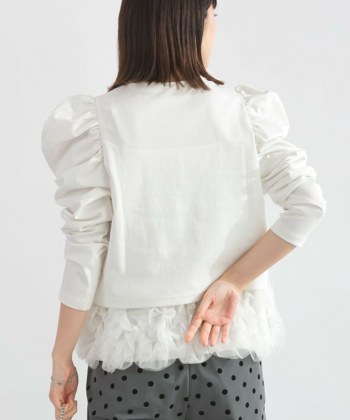 model：H162　着用サイズ：M　オフホワイト