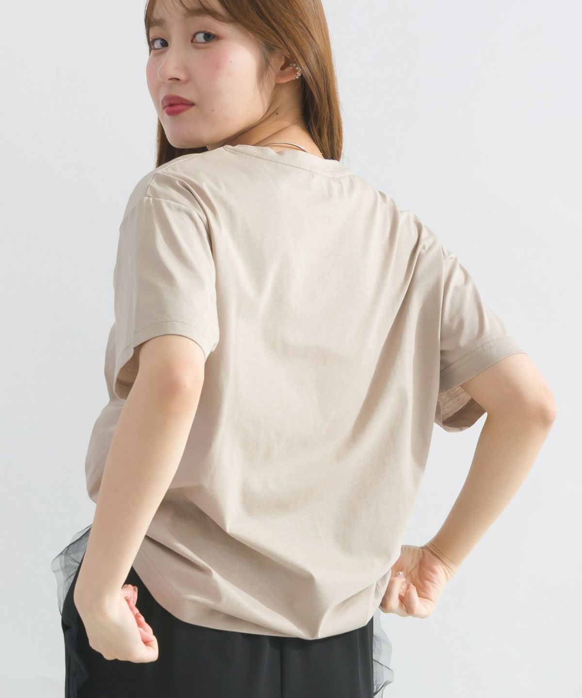 model：H165　着用サイズ：M　グレイッシュベージュ