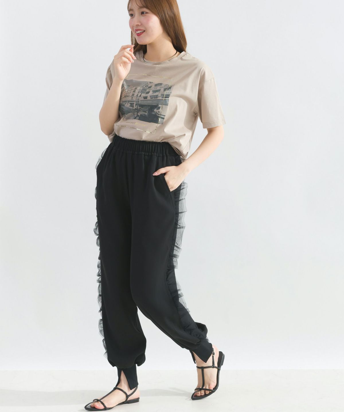 model：H165　着用サイズ：M　グレイッシュベージュ