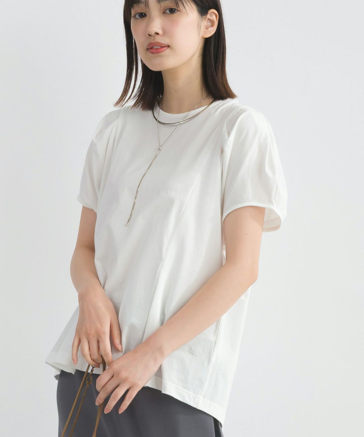 model：H162　着用サイズ：M　オフホワイト