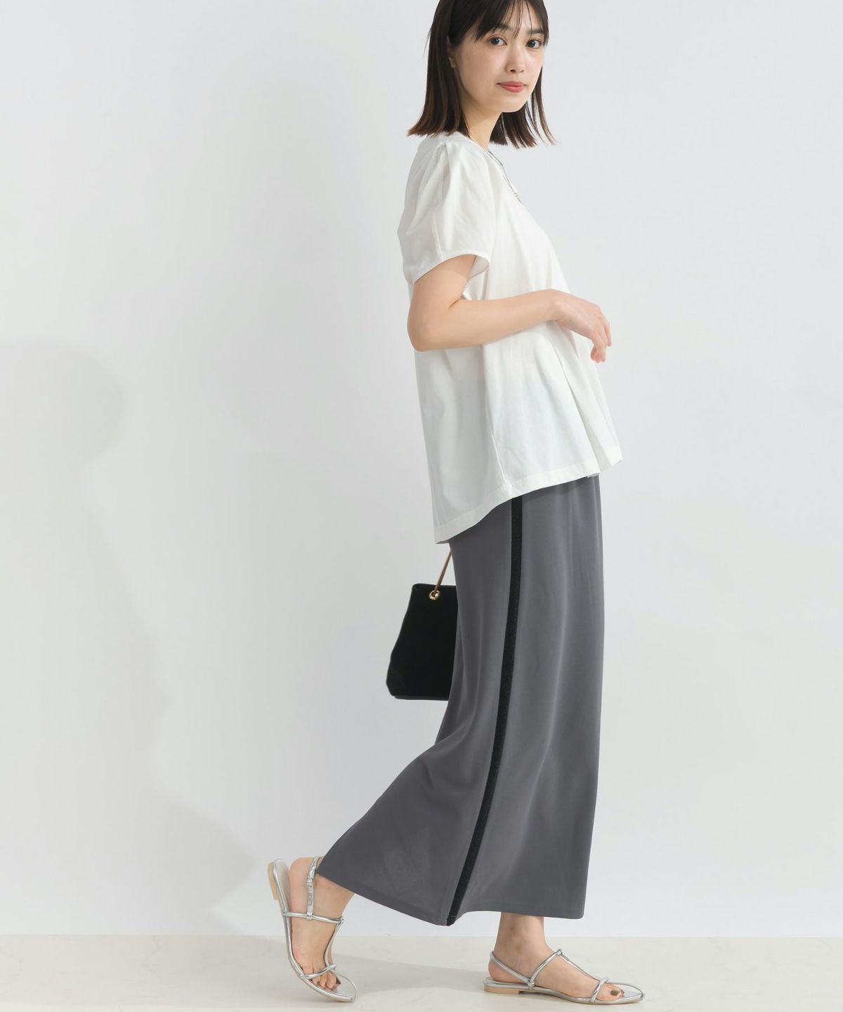 model：H162　着用サイズ：M　オフホワイト