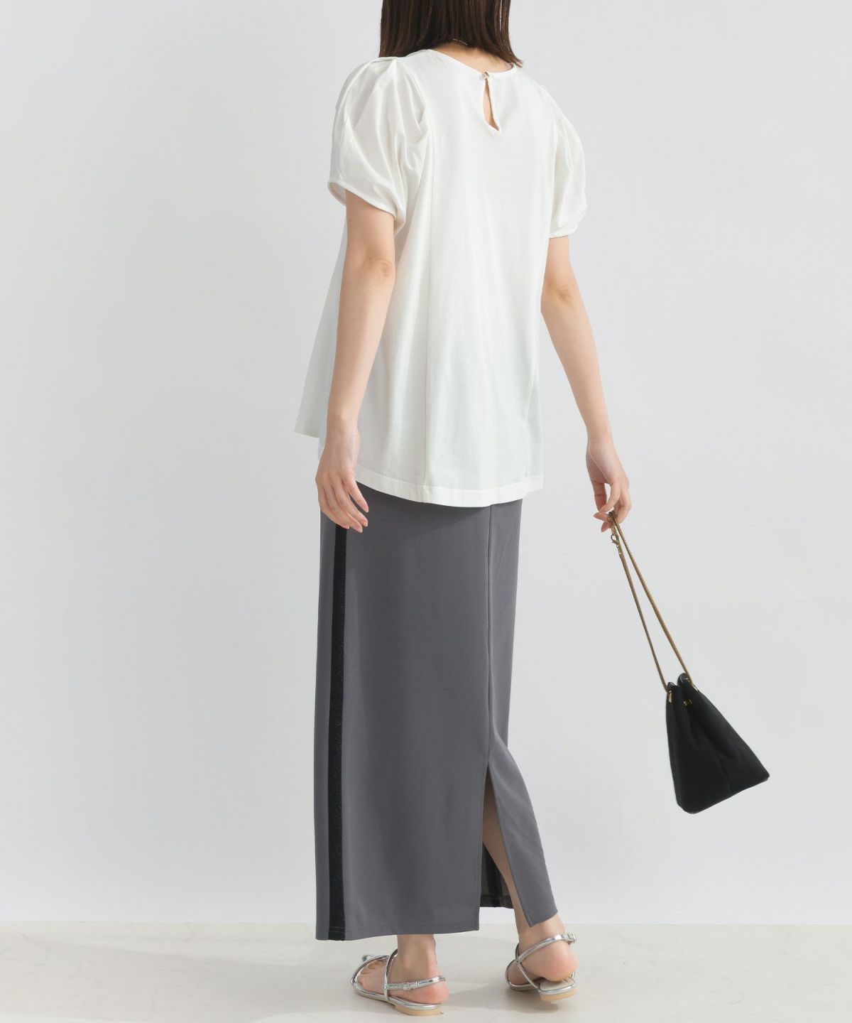 model：H162　着用サイズ：M　オフホワイト