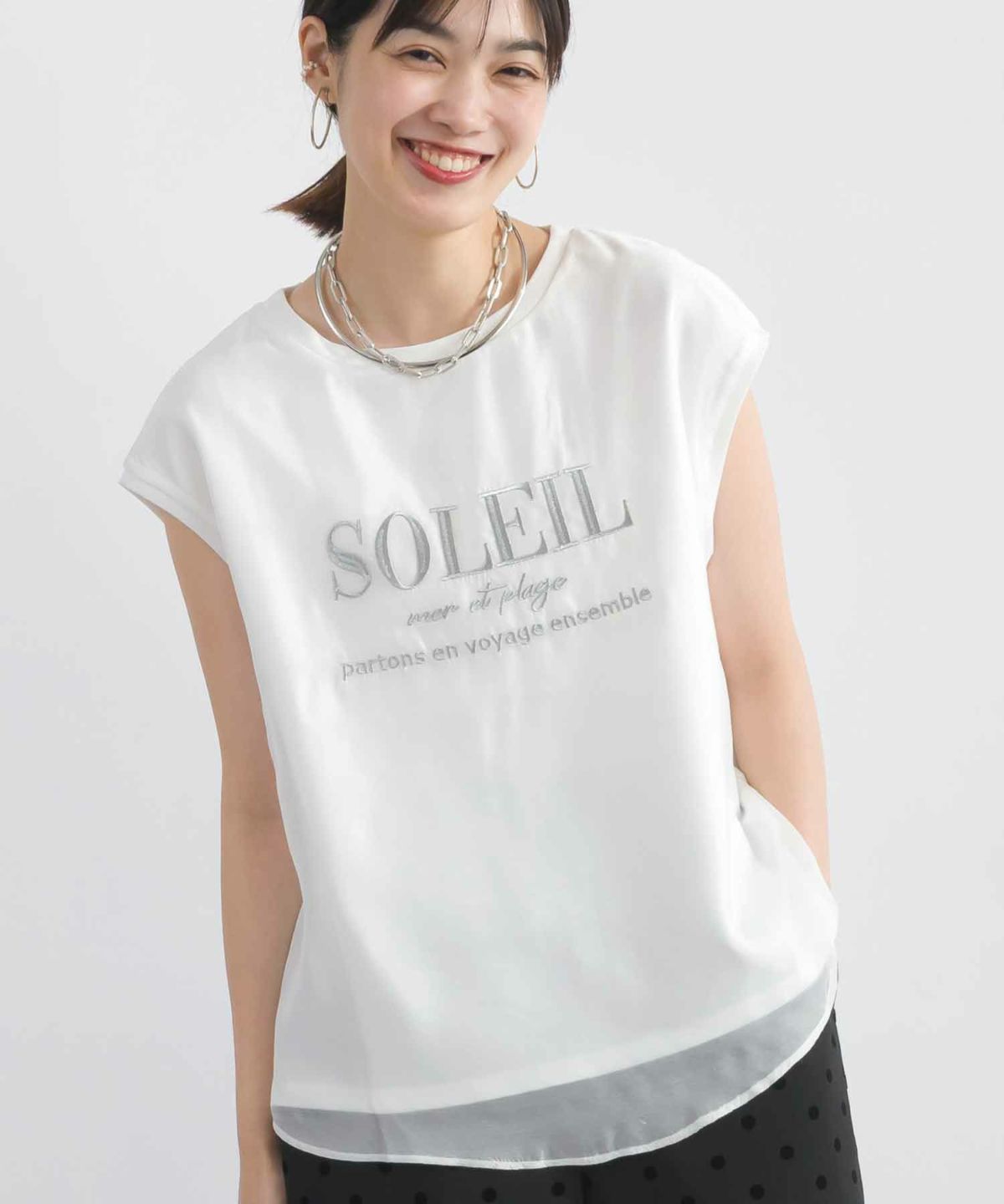 model：H162　着用サイズ：M　オフホワイト