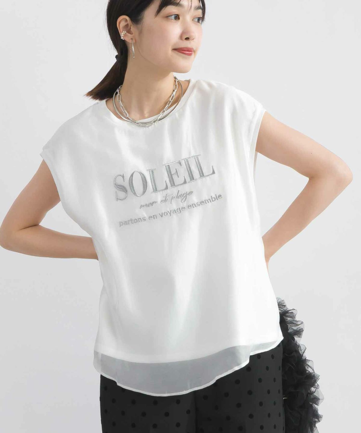 model：H162　着用サイズ：M　オフホワイト