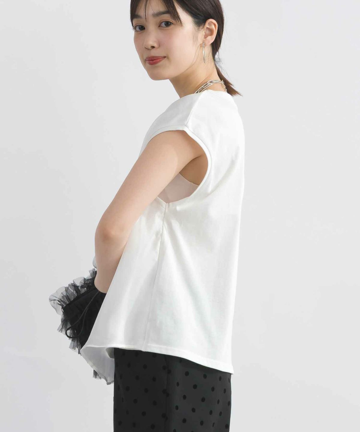 model：H162　着用サイズ：M　オフホワイト