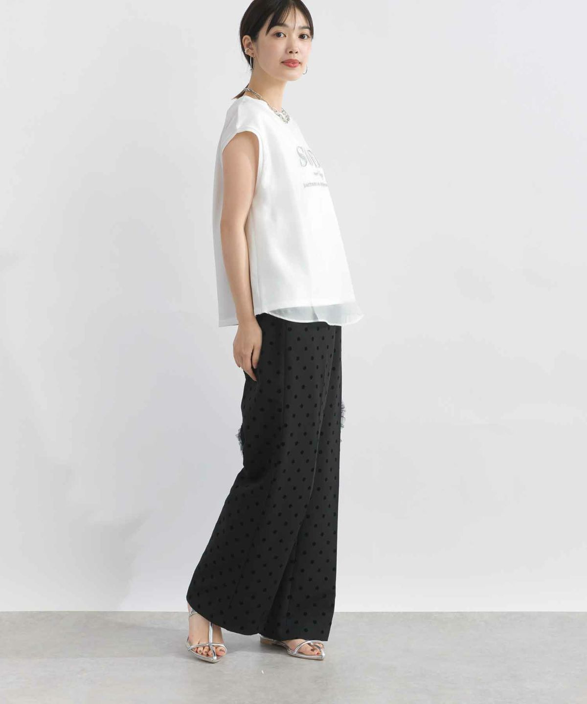 model：H162　着用サイズ：M　オフホワイト