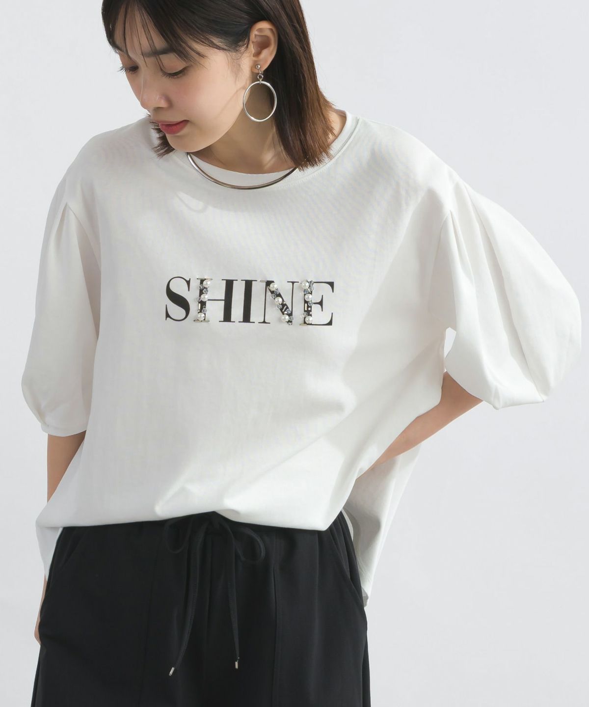 model：H162　着用サイズ：M　オフホワイト