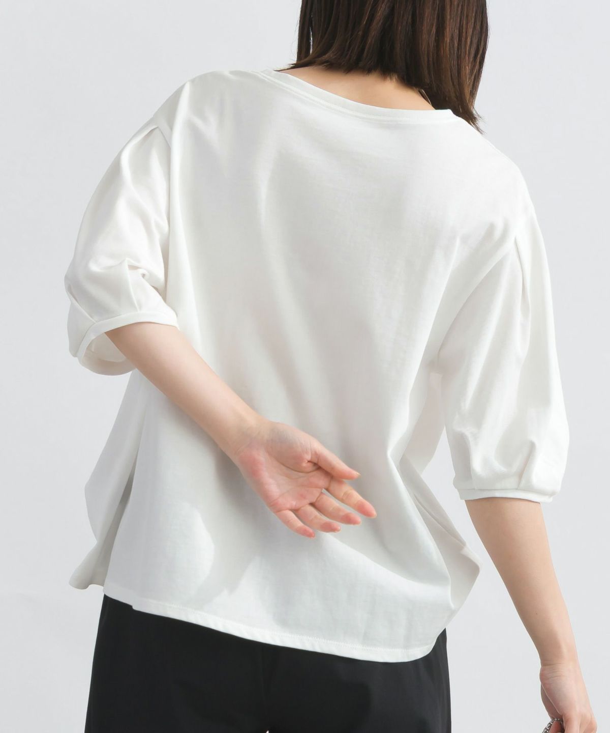 model：H162　着用サイズ：M　オフホワイト