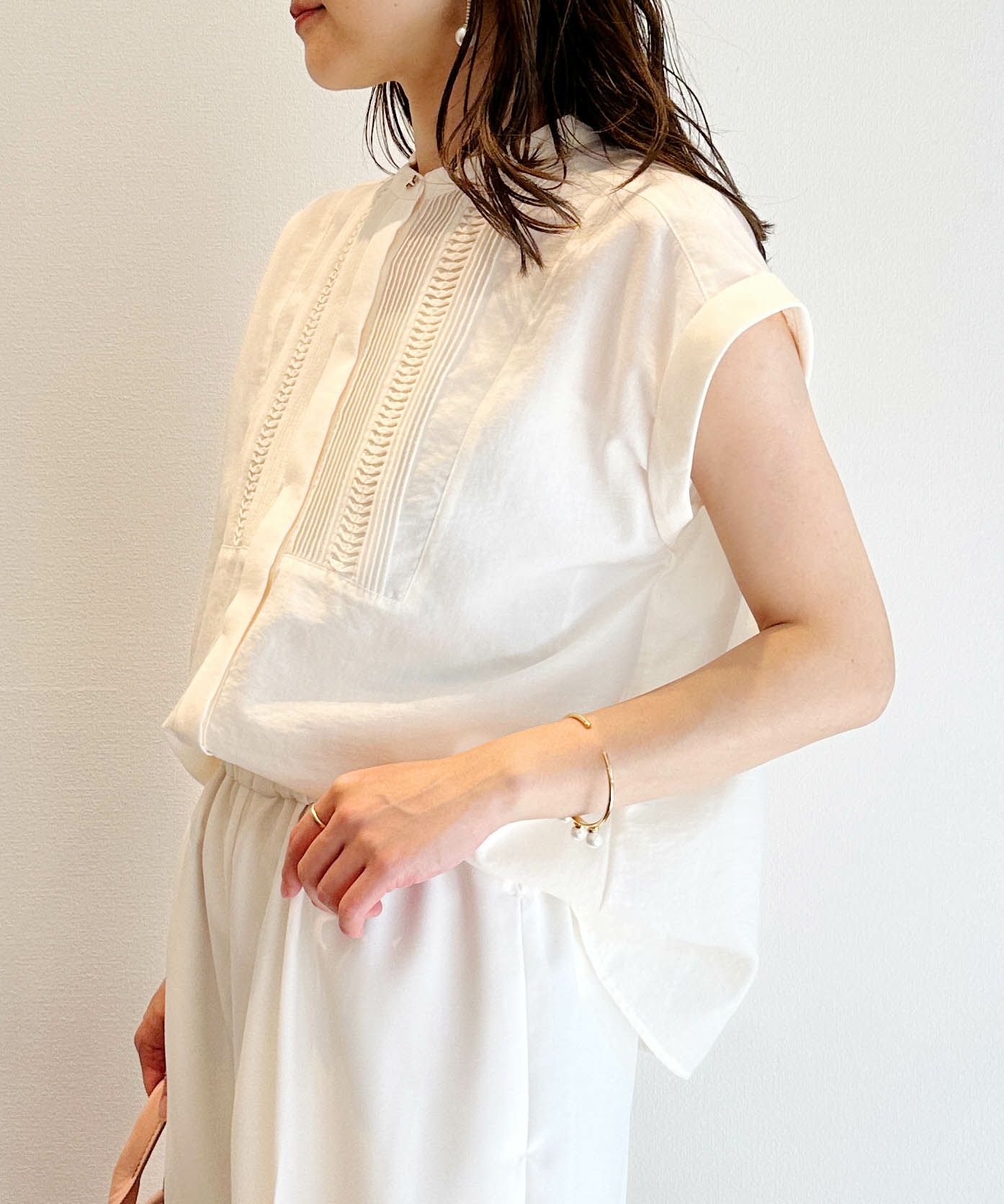 model：H164　着用サイズ：M　オフホワイト