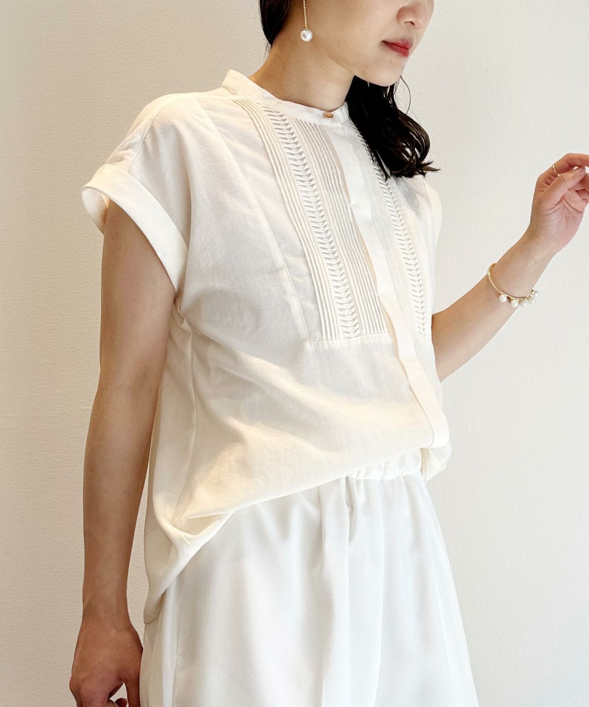 model：H164　着用サイズ：M　オフホワイト