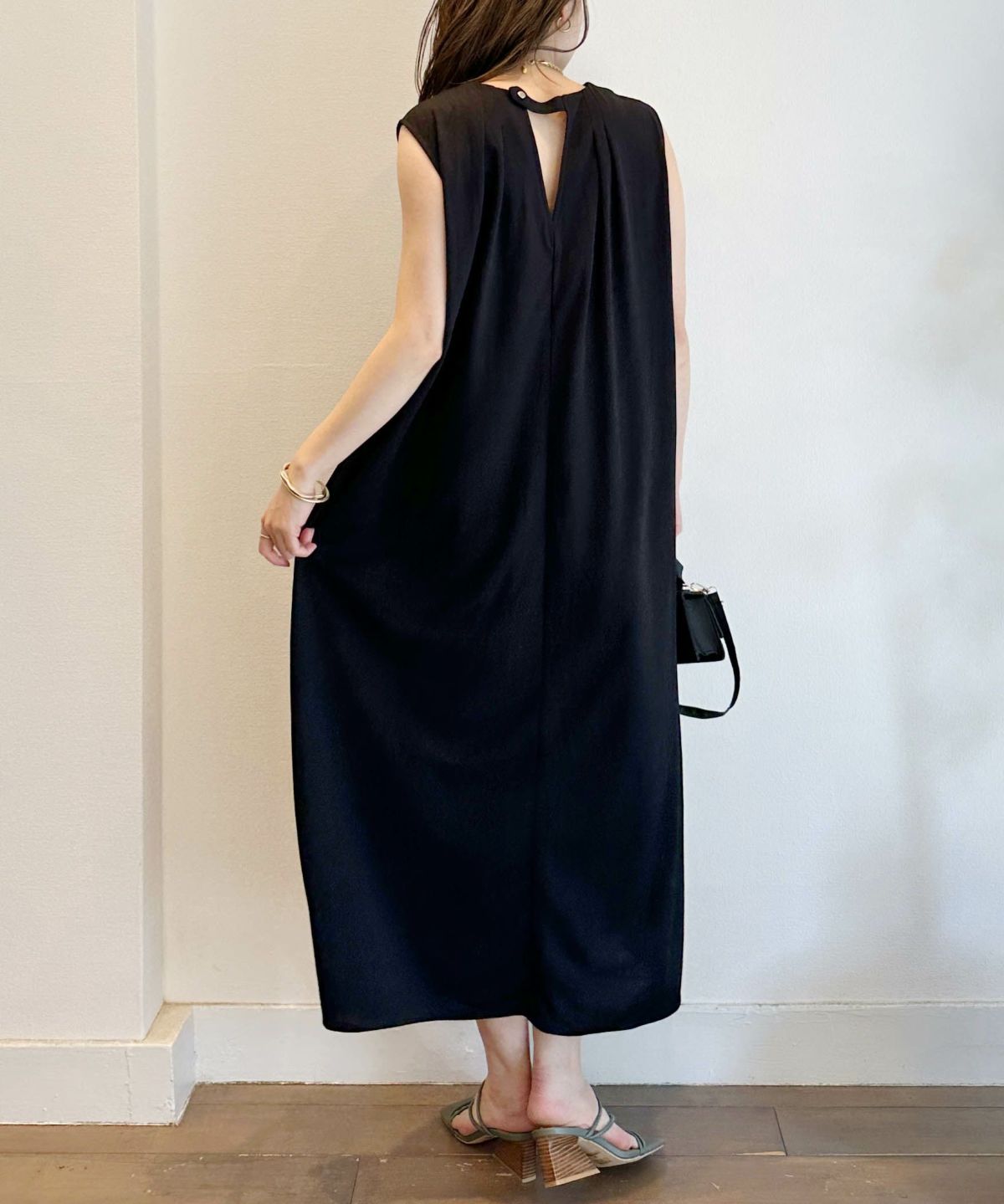 model：H164　着用サイズ：M　ブラック