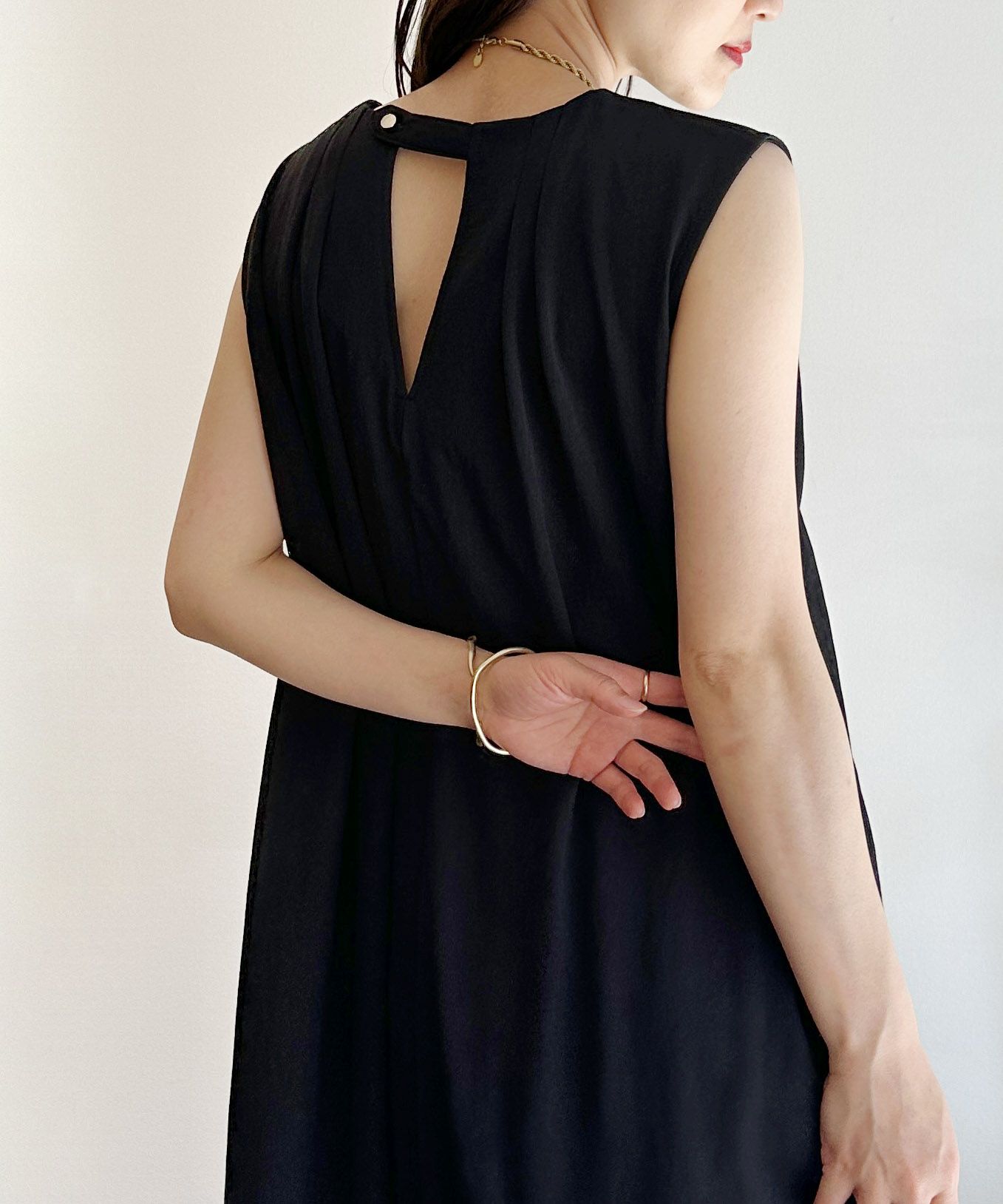 model：H164　着用サイズ：M　ブラック