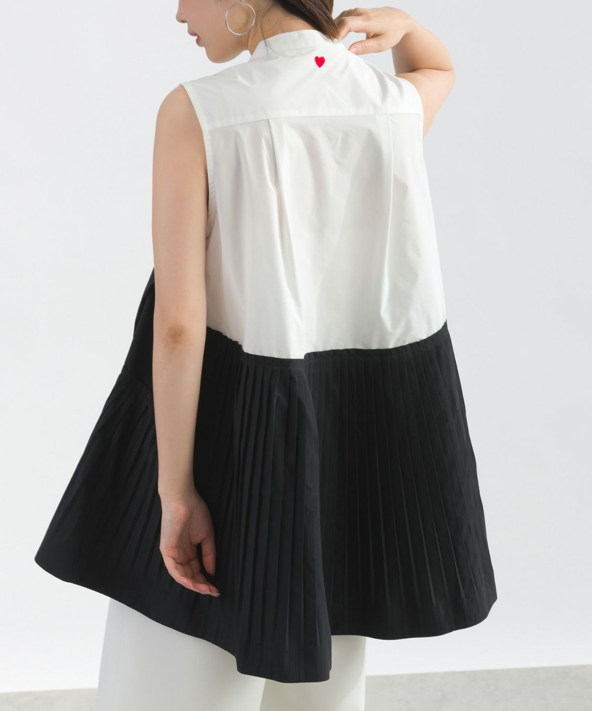 model：H162　着用サイズ：M　ホワイト系その他