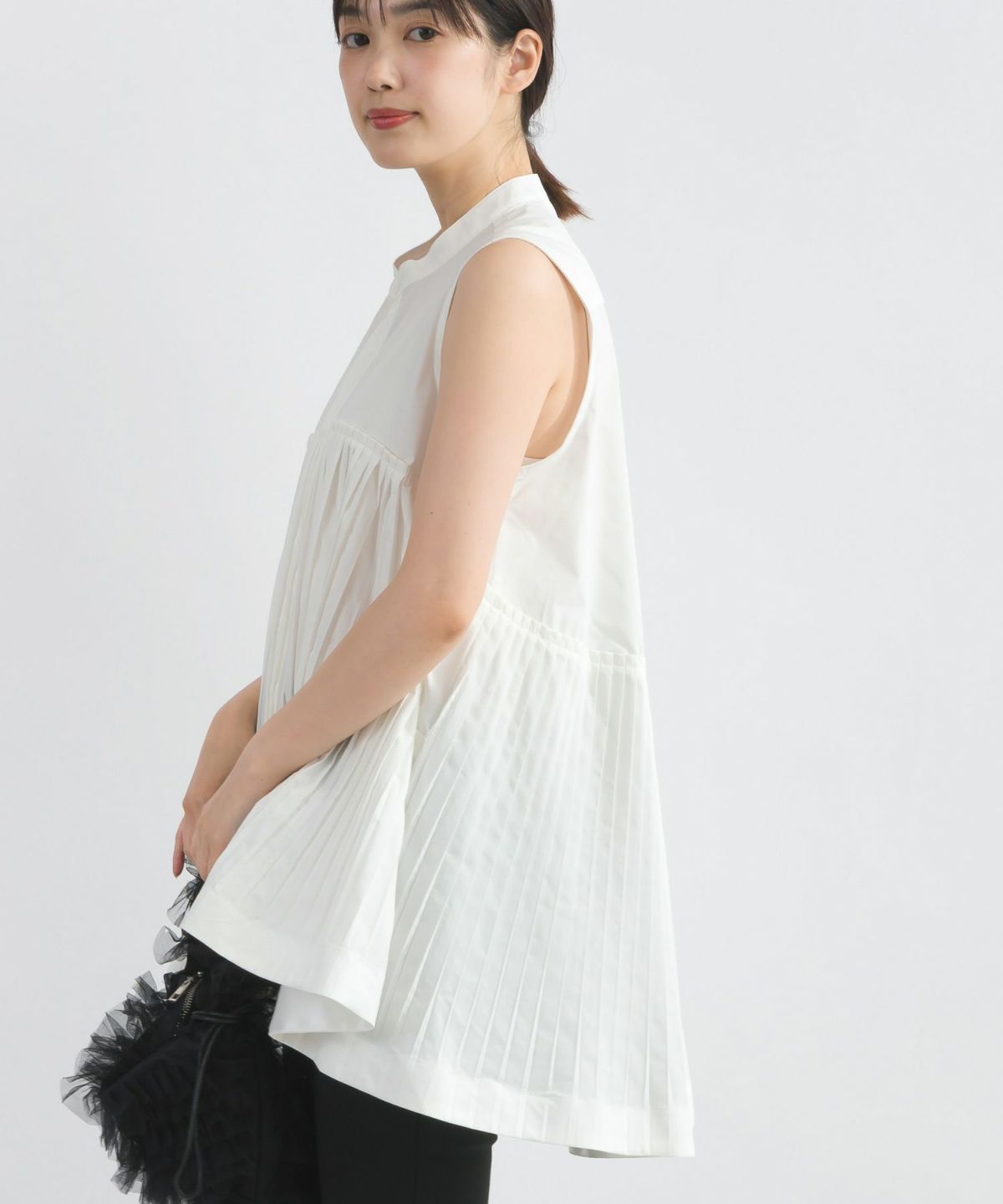 model：H162　着用サイズ：M　オフホワイト